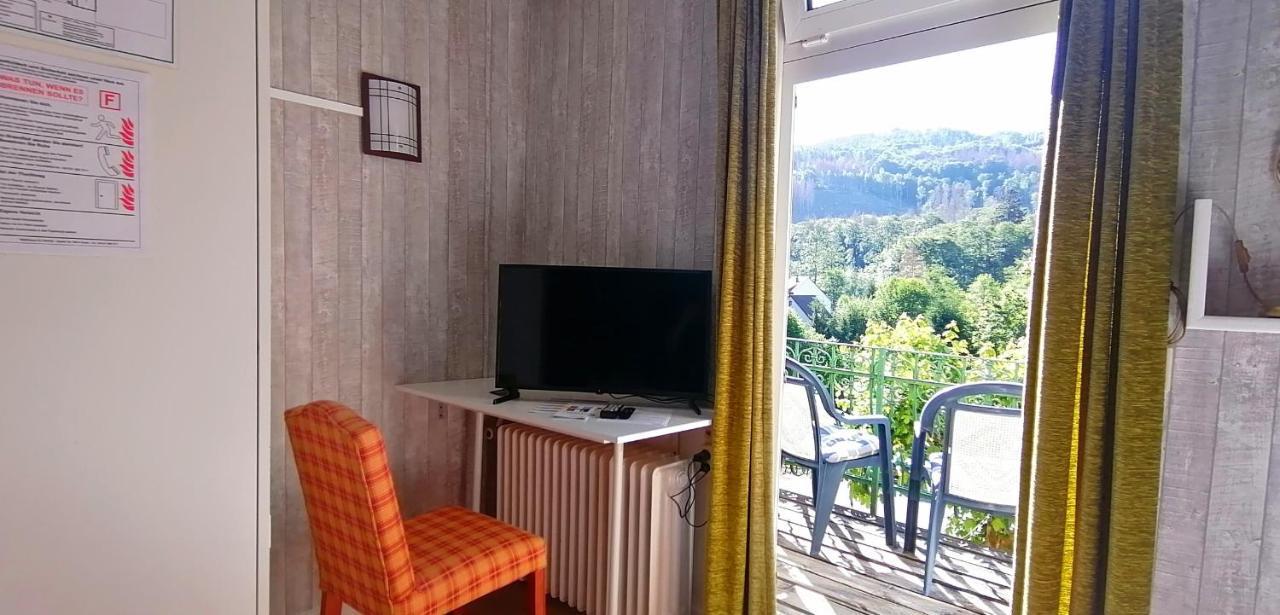 Zweibettzimmer mit Balkon